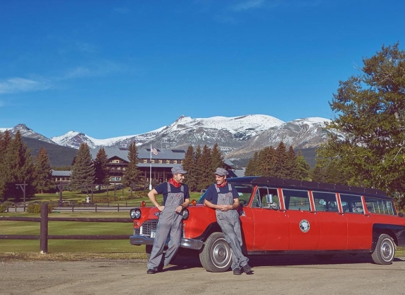 Glacier Park Lodge, Montana, Red Bus Tours Glacier Park Lodge, Montana, Red Bus Tours